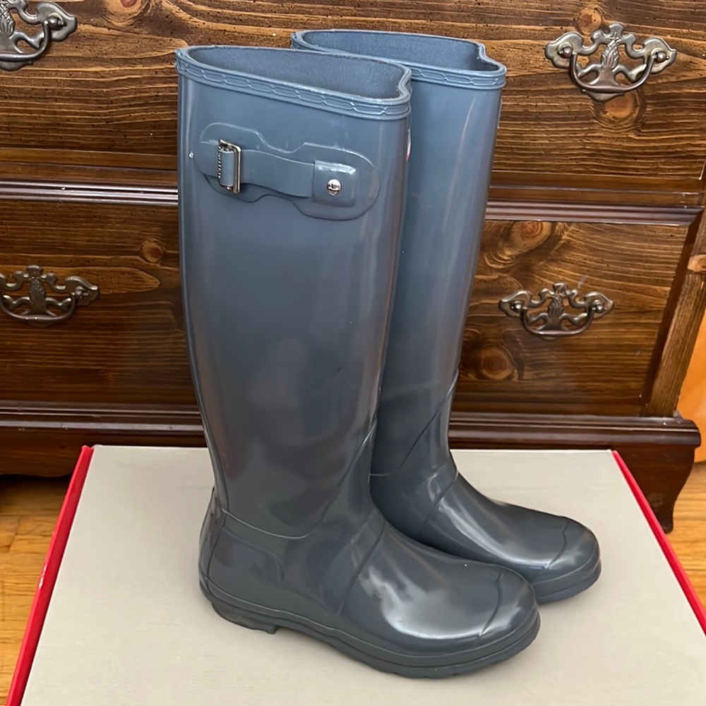 Hunter Original Tall Gloss Boot. Size 8.